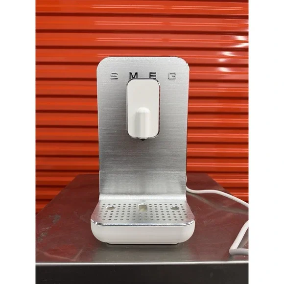 Smeg EP3221/44 Fully Automatic Coffee Machine White - Picture 6 of 11